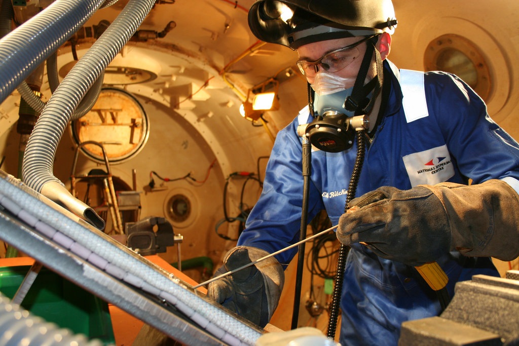 Phương pháp hàn khô (Dry or hyperbaric welding)